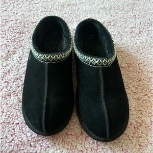 black tasman ugg slippers
